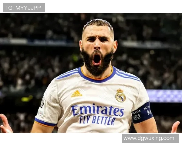 本泽马：从足坛新星到传奇前锋的辉煌历程与成就分析