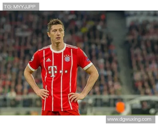 莱万背叛昔日恩情拜仁球迷怒斥其为忘恩负义的叛徒